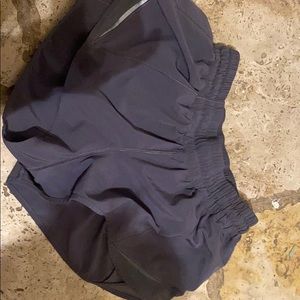 LULULEMON HOTTY HOT SHORTS 2.5